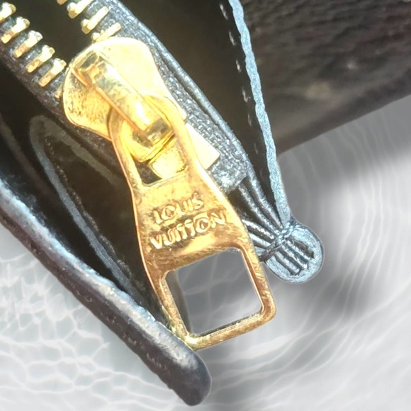 Authentic Louis Vuitton Sarah wallet - Picture 10 of 12